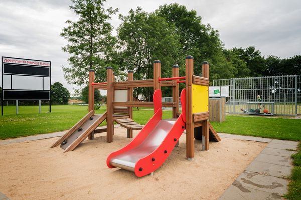 Klettergerüst, Kinderklettergerät, Rutsche, Spielplatz, Holzspielanlage