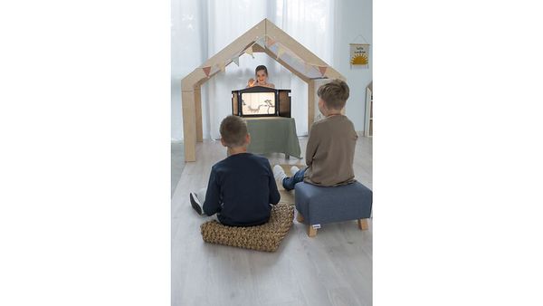 Kinderkino, Projektionshaus, Holzrahmen, Bildschirm, Kissenstuhl