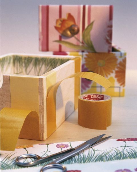 Tesa doppelseitiges Klebe- und Bastelband, 1 Rolle Tesa doppelseitiges Klebe- und Bastelband, 1 Rolle