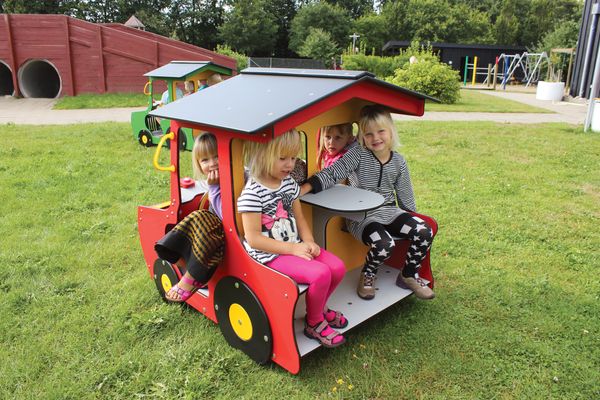 Traktor Max, LxBxH: 1,33 x 1,10 x 1,20m Traktor Max, LxBxH: 1,33 x 1,10 x 1,20m