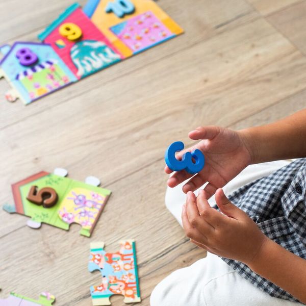 GOULA Häuserzeile Puzzle, Zahlen von 1-10, 19 Teile, ab 3 Jahre GOULA Häuserzeile Puzzle, Zahlen von 1-10, 19 Teile, ab 3 Jahre