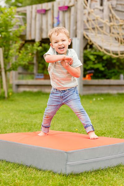 Outdoor Hüpfpolster M, LxBxH 107 x 70 x 17 cm Outdoor Hüpfpolster M, LxBxH 107 x 70 x 17 cm