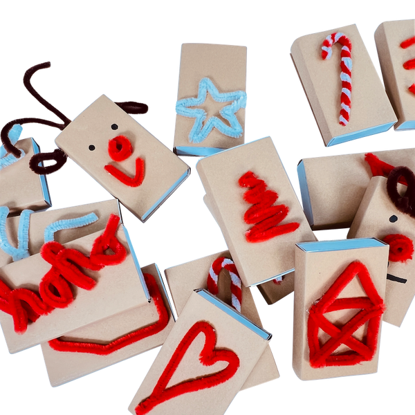 Holzspielsachen, Weihnachtsdeko, rote Schnur, Glückssymbole, Herz