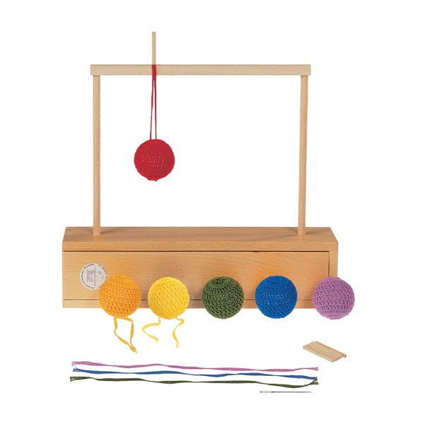 hanging toy, holzrahmen, bunte kugeln, garne ball, strand fäden