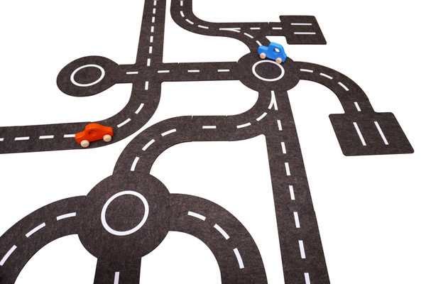 GOKI Spielstraße aus Filz, 28-teilig inkl. 2 Holzautos GOKI Spielstraße aus Filz, 28-teilig inkl. 2 Holzautos