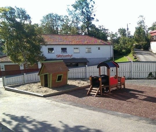 spielplatz, kinder spielset, sandkasten, holzspielhaus, spielgeräte