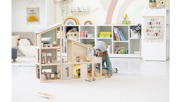 BETZOLD Puppenhaus, 3-stöckig, möbliert