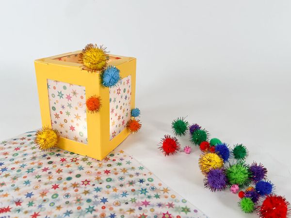 Geschenkbox,  Dekorationsbox, Papiergirlande, Pompon-Girlande, Sternenmuster