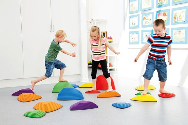Kinderaktivität, Balancierpfad, Bausteine, Spielzeug, Kunststoff, Farbenfroh, Klettern, Pfütze