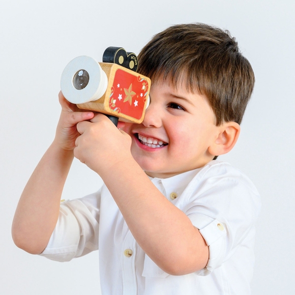 Hollywood Filmkamera, Holz, 13 x 8 x 15 cm, ab 3 Jahre Hollywood Filmkamera, Holz, 13 x 8 x 15 cm, ab 3 Jahre