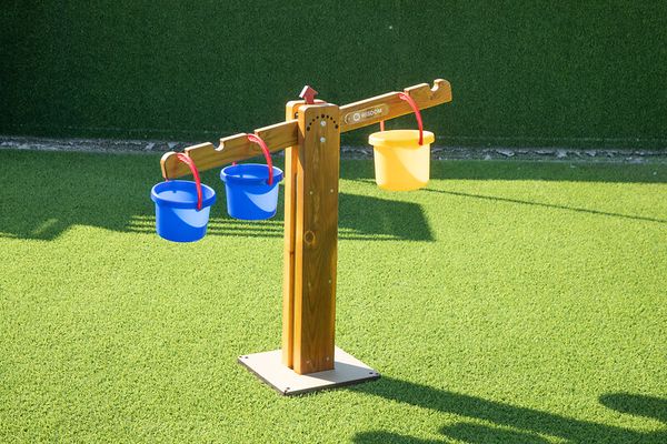 Kletterhaken, Sandkasten, Spielgerät, Holzpfosten, Gartenspielzeug