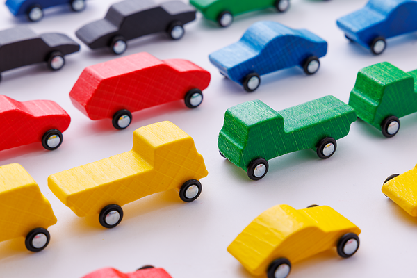 Holzspielzeug, Autowagen, Bunte Autos, Miniaturautos, Holzmodell