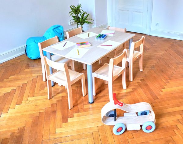 Tisch-Stuhl-Kombination Recto, zargenlos, Ahorn Dekor, Holzbeine Tisch-Stuhl-Kombination Recto, zargenlos, Ahorn Dekor, Holzbeine