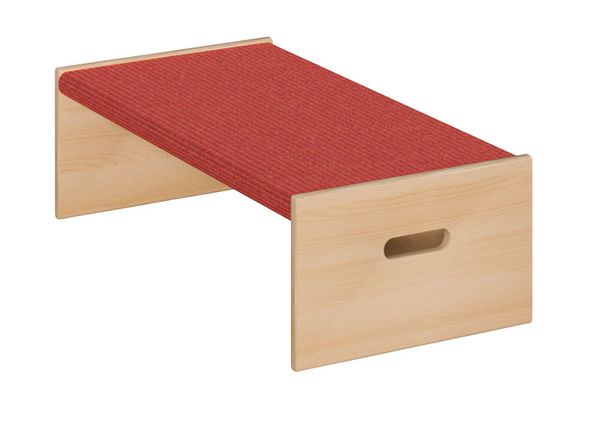 Spielpodestlandschaft mit Teppichoberfläche und Spiegelpodest Spielpodestlandschaft mit Teppichoberfläche und Spiegelpodest