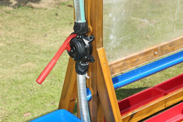 Pumpe mit Schlauch + Kunststoffboxen Pumpe mit Schlauch + Kunststoffboxen