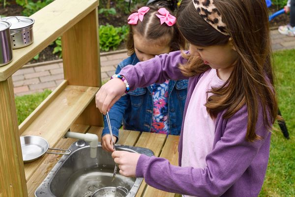 Kindergarten, Spielküche, Wasserspiel, Kinderaktivität, Kunststoffspüle