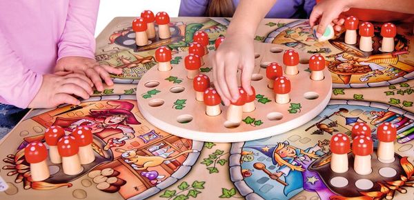 Brettspiel XXL Hexenküche, 2-4 Personen, ab 4 Jahre Brettspiel XXL Hexenküche, 2-4 Personen, ab 4 Jahre