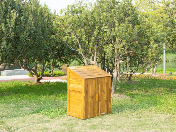 Outdoor-Schrank mit geschlossenen Türen, LxBxH 81 x 50 x 101 cm Outdoor-Schrank mit geschlossenen Türen, LxBxH 81 x 50 x 101 cm