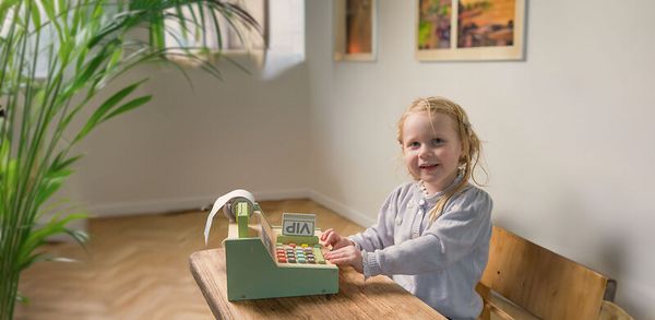 DANTOY Spielkasse Wood mit Spielgeld, 17 Teile, ab 3 Jahre