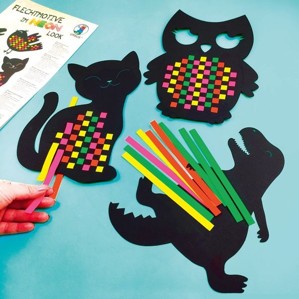 Katzenfiguren, Papierkunst, Farbklammern, Farbbalken, Kinderkunst
