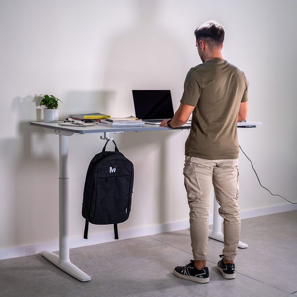 Schreibtisch, elektrisch höhenverstellbar Schreibtisch, elektrisch höhenverstellbar