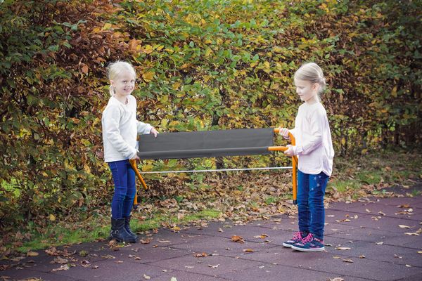 Kinderhöhenstuhl, Spielgerät, Schwingsitz, Herbstoutfit, Außenmodell