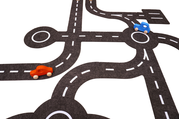 GOKI Spielstraße aus Filz, 28-teilig inkl. 2 Holzautos GOKI Spielstraße aus Filz, 28-teilig inkl. 2 Holzautos