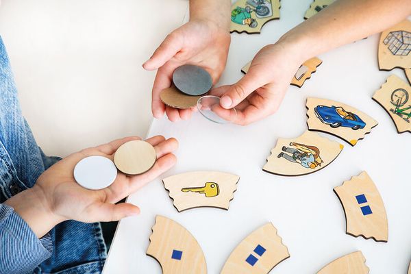 holzpuzzle, puzzlefiguren, spielzeug, holzscheiben, schluesselform