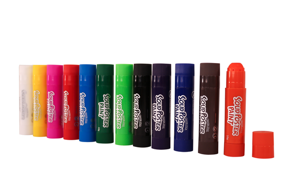 Klebestift, Buntstifte, Marker, Kugelschreiber, Lippenstift?