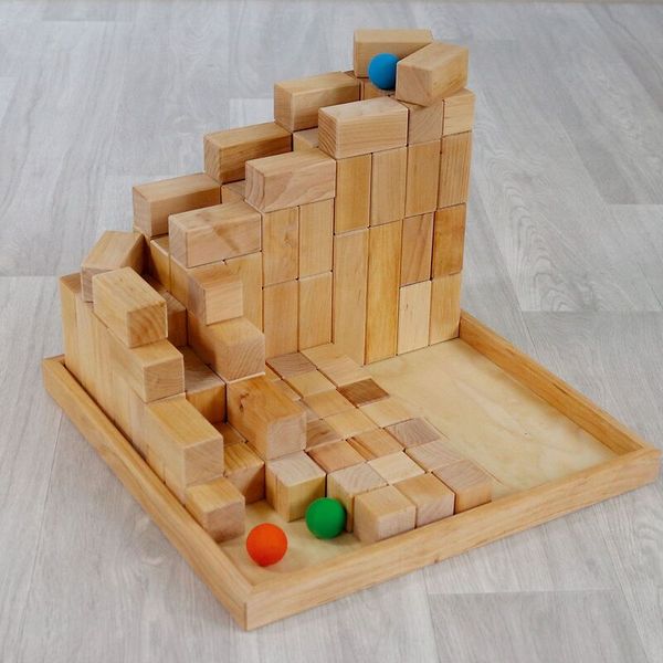 GRIMM´S Große Stufenpyramide Natur, 100 Klötze + 1 Holzrahmen, ab 3 Jahre