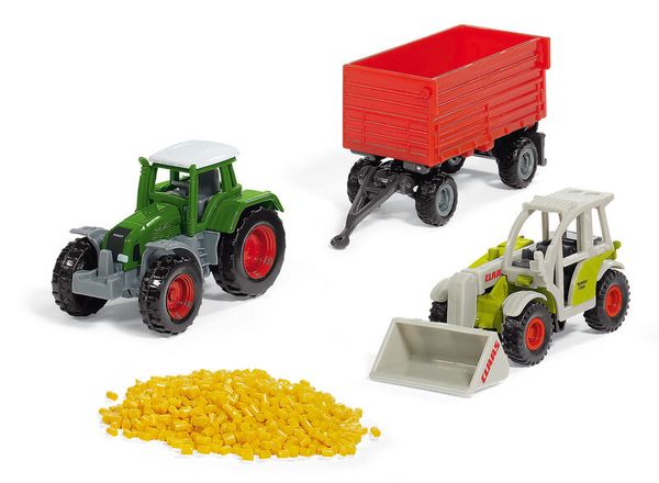tractor, grüner tractor, roter anhänger, schaufelbagger, plastikpellets