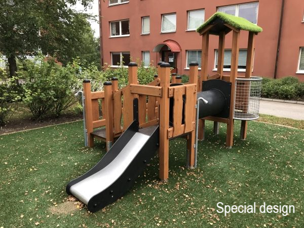 Rubik Spielturm mit Rutsche