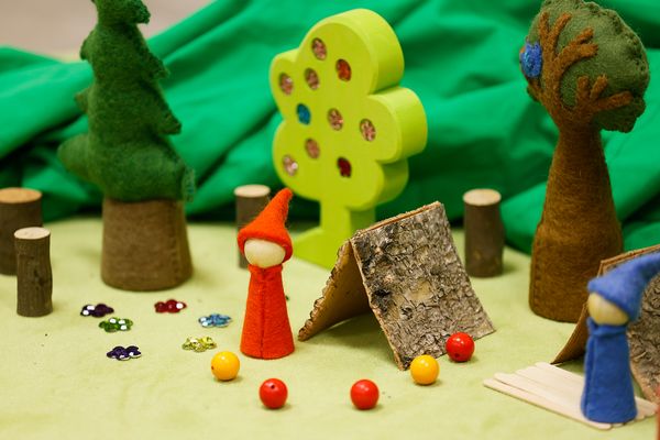 kinder, spielen-szene, Filzkunst, Miniaturfiguren, Miniaturzelt