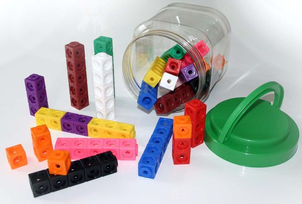 Steckspiel: Steckwürfel 100er im Schraubglas Steckspiel: Steckwürfel 100er im Schraubglas