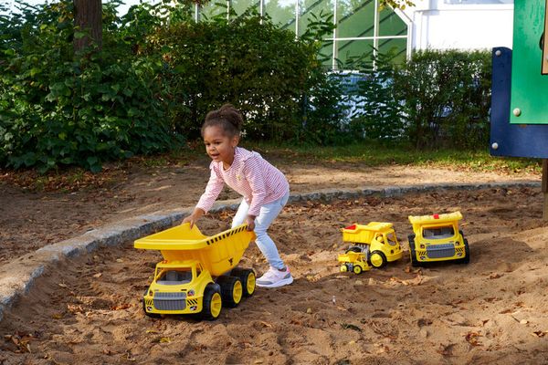 BIG Power-Worker Mega-Truck Kipper, 65 x 31 x 36 cm, ab 2 Jahre BIG Power-Worker Mega-Truck Kipper, 65 x 31 x 36 cm, ab 2 Jahre