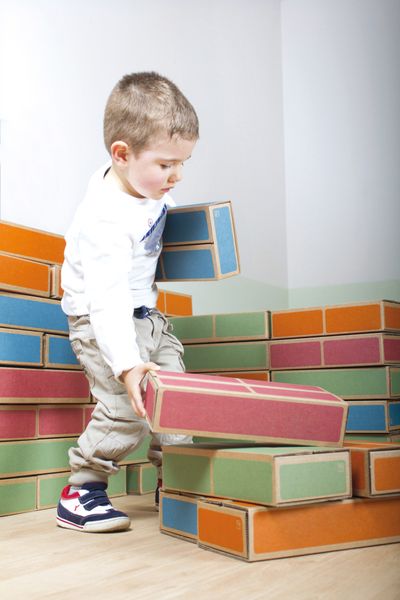Kinder, Lego-Steine, Spielzeugbox, Bausteine, Stapelpyramide