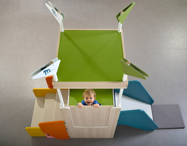 MATHOU Flexibles, mobiles & platzsparendes Spielpodest mit Treppe & Rutsche, versch. Farben, ab 12 Monaten