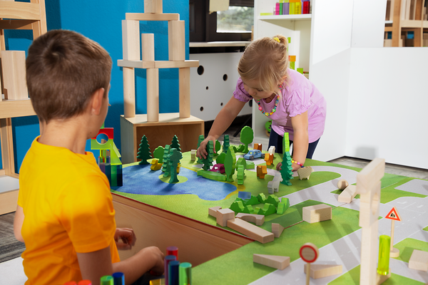 Spielteppich, Straßenmotiv, Spielzeuglandschaft, Holzbausteine, Grün und Blau