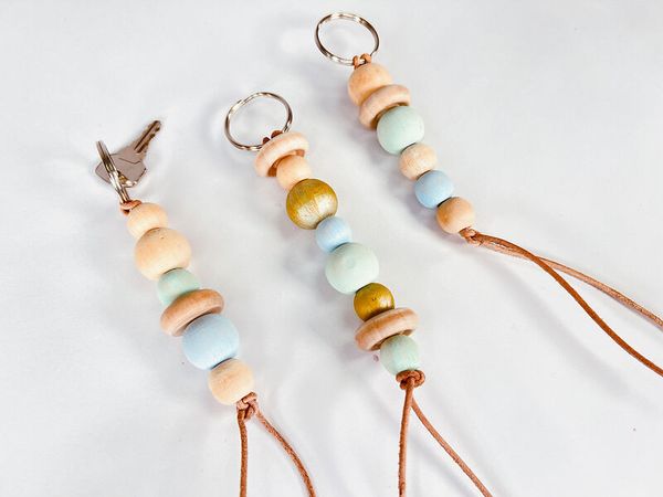 Starterset Holzarbeit, Holzperlen, Holzräder, Holzknöpfe Starterset Holzarbeit, Holzperlen, Holzräder, Holzknöpfe