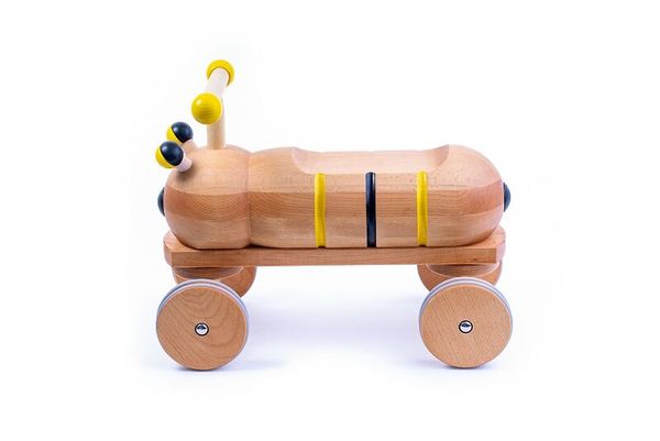 DYNAMIKO Rutschfahrzeug Raupe, Farbe wählbar, ab 12 Monate