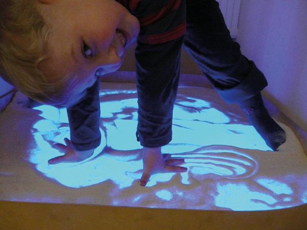 Leuchtsandkasten, mit LED-Beleuchtung in 16 Farben, Maße: 84 x 70 x 18 cm Leuchtsandkasten, mit LED-Beleuchtung in 16 Farben, Maße: 84 x 70 x 18 cm