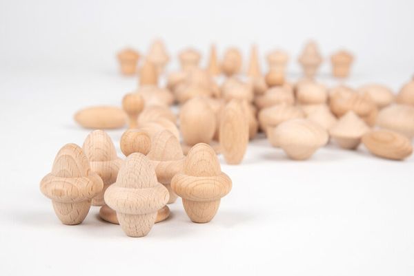 holz, Holzstücke, Spielelemente, Holzwürfel?, Figuren?