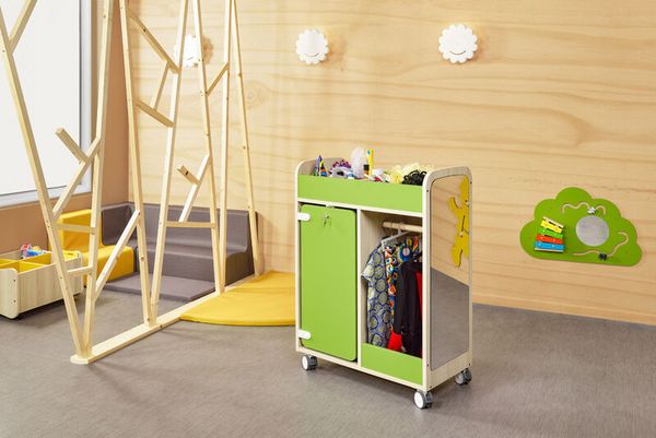 MATHOU Rollenspiel-Garderobe mit Rollen