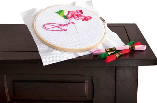 FOLIA Stickgarn, 52 Stränge à 8 m, 26 Farben sortiert FOLIA Stickgarn, 52 Stränge à 8 m, 26 Farben sortiert