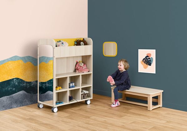 Kind, Spielzimmer, Aufbewahrungskart, Holzregal, Spielzeugaufbewahrung