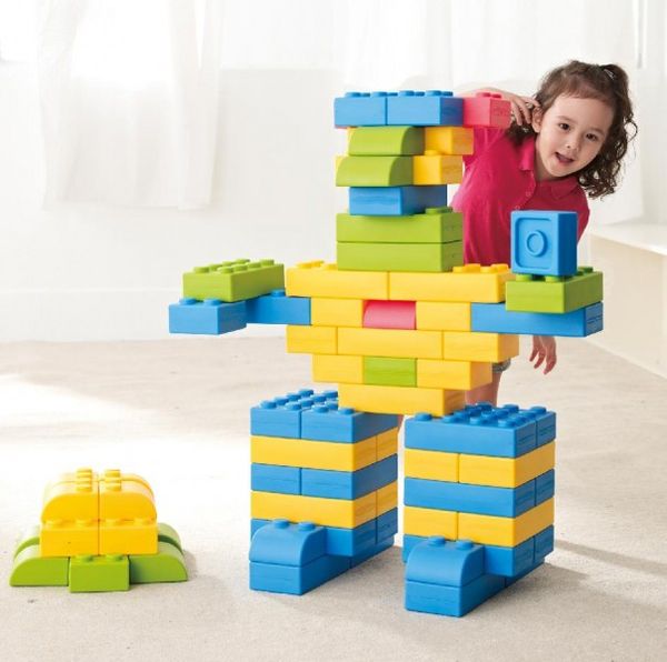 Klotzspielzeug, Bauklötze, lego-ähnlich, Bausteine, Kinder spielen