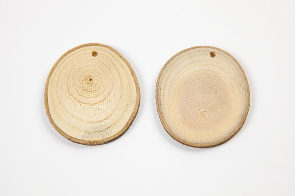 Holzscheiben mit Loch, Sortiment 4-7 cm, Stärke 5 mm, 25 Stück Holzscheiben mit Loch, Sortiment 4-7 cm, Stärke 5 mm, 25 Stück