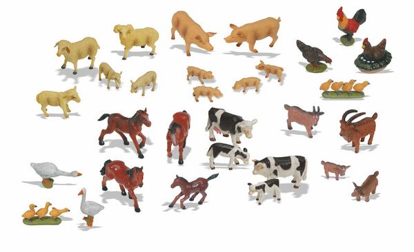 Bauernhoftiere-Set, 35-tlg. in einer Box (Höhe der Tiere 2-9 cm) Bauernhoftiere-Set, 35-tlg. in einer Box (Höhe der Tiere 2-9 cm)