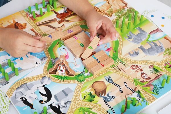 Brettspiel Joe´s Zoo, Zahlen 1-10 & Sprache, 2-4 Personen, ab 4 Jahre Brettspiel Joe´s Zoo, Zahlen 1-10 & Sprache, 2-4 Personen, ab 4 Jahre