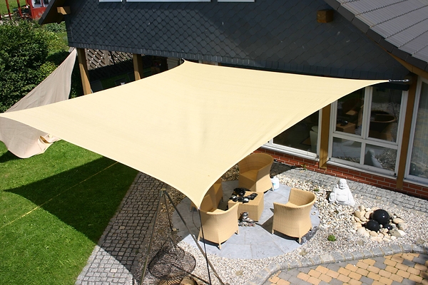Sonnensegel, Schattenspende, Garten, Ausziehtisch, Stühle
